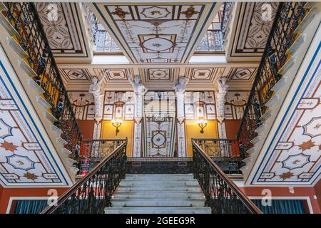 Escaliers dans le palais Achilleion construit à Gatouri sur l'île de Corfou pour l'impératrice Elisabeth d'Autriche - Sisi, Grèce Banque D'Images