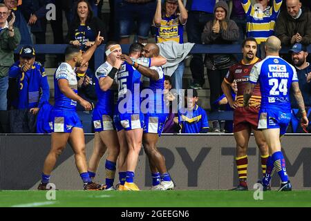 Robert Lui (6) de Leeds Rhinos célèbre son essai Banque D'Images