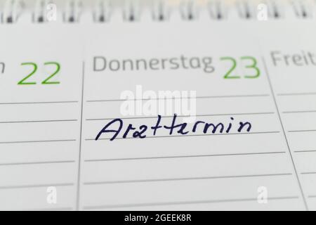 Mot allemand Arzttermin dans un calendrier - signifiant « rendez-vous du maître » en anglais Banque D'Images