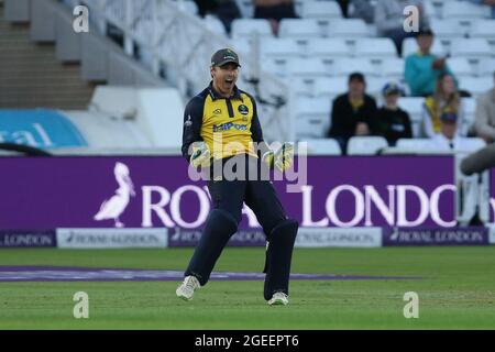 NOTTINGHAM, ROYAUME-UNI. 19 AOÛT Tom Cullen, de Glamourgan, célèbre un match de cricket lors de la coupe d'un jour du Royal London entre le club de cricket du comté de Glamourgan et le club de cricket du comté de Durham à Trent Bridge, Nottingham, le jeudi 19 août 2021. (Crédit : will Matthews | MI News) crédit : MI News & Sport /Alay Live News Banque D'Images