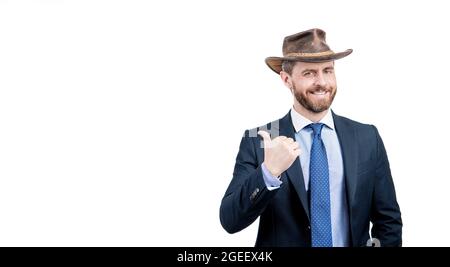 Regardez ceci. Publicité de l'homme de point de doigt de côté. Expert en publicité dans chapeau de cow-boy Banque D'Images