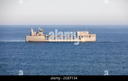 210813-N-LR905-1292 OCÉAN PACIFIQUE (AOÛT 13, 2021) – la base maritime expéditionnaire USS Miguel Keith (ESB 5) navigue dans l'océan Pacifique, août 13. Miguel Keith mène actuellement des opérations de routine dans la 3e flotte des États-Unis. (É.-U. Photo de la marine par le spécialiste des communications de masse 2e classe Jacob D. Bergh) Banque D'Images