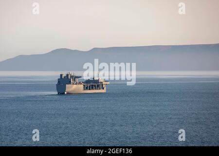 210813-N-LR905-1329 OCÉAN PACIFIQUE (AOÛT 13, 2021) – la base maritime expéditionnaire USS Miguel Keith (ESB 5) navigue dans l'océan Pacifique, août 13. Miguel Keith mène actuellement des opérations de routine dans la 3e flotte des États-Unis. (É.-U. Photo de la marine par le spécialiste des communications de masse 2e classe Jacob D. Bergh) Banque D'Images