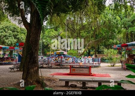 Le parc public urbain, connu sous le nom de “Campo de São Bento”, est fermé et sans personnes en raison de l'isolement décrété lors de la pandémie COVID-19 Banque D'Images