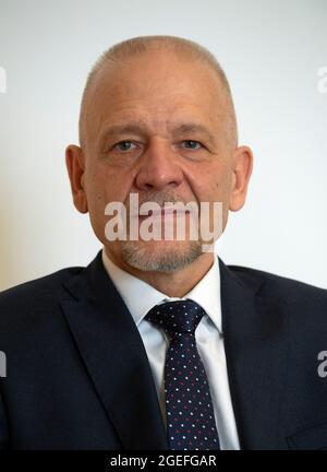 Prague, République tchèque. 19 août 2021. L'ambassadeur tchèque en Afghanistan, Jiri Baloun, pose lors d'une interview pour l'Agence de presse tchèque (CTK), le 19 août 2021, à Prague, en République tchèque. Crédit : Katrina Sulova/CTK photo/Alay Live News Banque D'Images