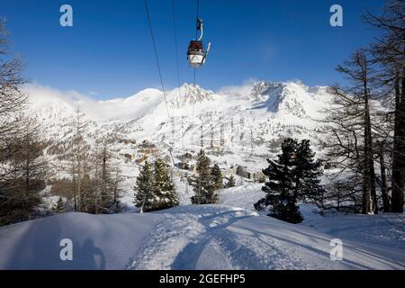 FRANCE. ALPES-MARITIMES (06) STATION DE SKI D'ISOLA 2000. PARC NATIONAL DU MERCANTOUR (VUE GÉNÉRALE) Banque D'Images