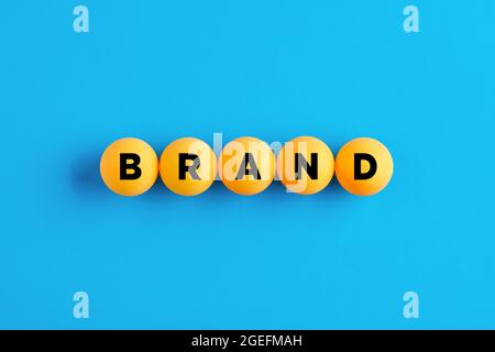 Le mot marque écrit sur des boules jaunes sur fond bleu. Banque D'Images