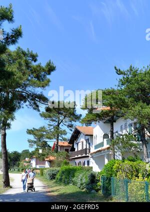 Soorts Hossegor (sud-ouest de la France) : résidences et villas face au lac Banque D'Images