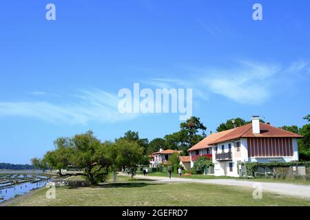 Soorts Hossegor (sud-ouest de la France) : résidences et villas face au lac Banque D'Images