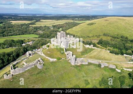 Vue aérienne du château de Corfe, Dorset, Royaume-Uni Banque D'Images