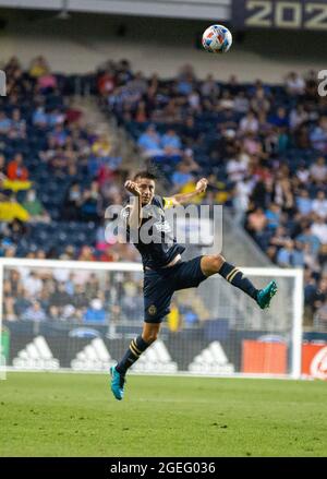 Philadelphie, États-Unis d'Amérique. 18 août 2021. Alejandro Bedoya #11 barre de coupe MF pendant le match de football de la Ligue majeure entre Philadelphie Union vs New York City FC au Suburu Park à Philadelphie crédit: SPP Sport Press photo. /Alamy Live News Banque D'Images