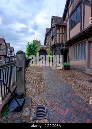 Warwick, Royaume-Uni - 12 juillet 2021 : Hôpital Lord Leycester sur la High Street à Warwick Banque D'Images