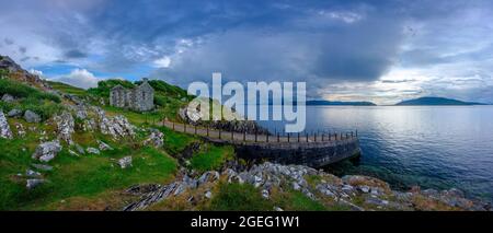 Craignish, Écosse - 6 août 2021 : ciel orageux au-dessus du son du Jura, Corryvreckan et de l'île de Craignish point, Écosse Banque D'Images