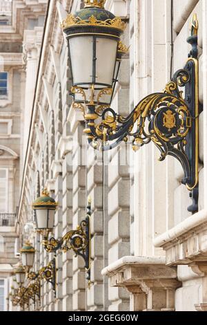 Lampe classique au Palacio Real. Centre ville de Madrid. Destination Espagne Banque D'Images