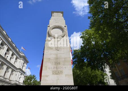 Londres, Angleterre, Royaume-Uni. Cénotaphe de Whitehall. (1920, par Sir Edwin Lutyens) commémoration de la British morts de toutes les guerres depuis WW1 Banque D'Images