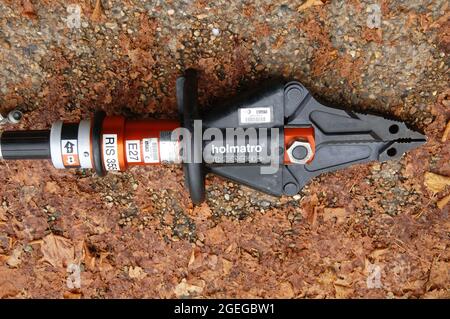 Outil de découpe de sauvetage Holmatro (Jaws of Life) utilisé par les pompiers pour couper les personnes piégées exemptes de véhicules et autres formes de piégeage. . © photo par Banque D'Images