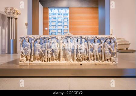 Narbonne possède maintenant un nouveau monument : le musée Narbo via présentant le patrimoine gallo-romain de la ville, la France. Banque D'Images