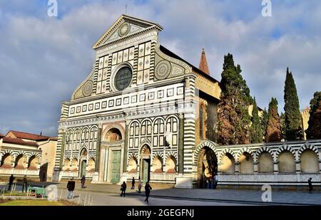 FLORENCE, ITALIE - 06 février 2016 : la façade noire et blanche de la basilique Santa Maria Novella, dans la ville de Florence Banque D'Images