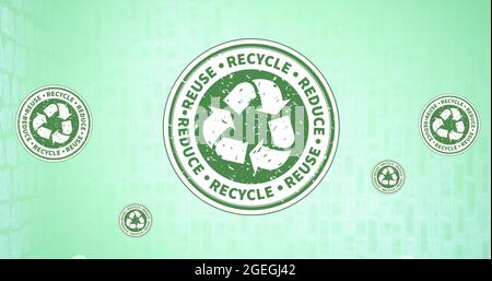 Composition du texte et du logo de recyclage sur fond vert Banque D'Images