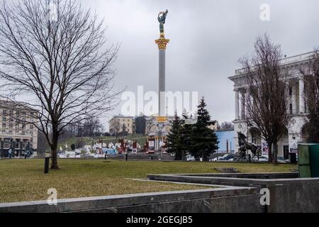 La place de l'indépendance, ou Maidan Nezalezhnosti, c'est la place centrale de Kiev, la place principale et la plus belle. Banque D'Images