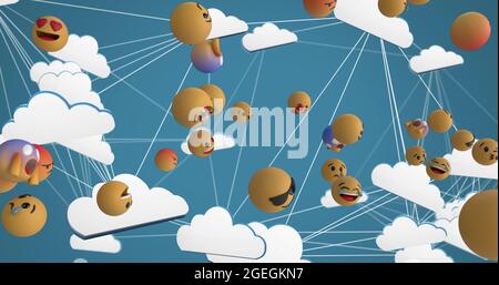 Plusieurs émojis de visage flottant contre le réseau d'icônes de nuage sur fond bleu Banque D'Images