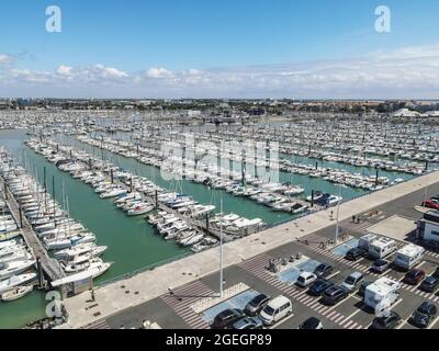 La Rochelle (centre-ouest de la France) : vue aérienne des bateaux dans le port de plaisance "port des Minimes" Banque D'Images