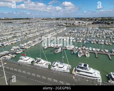 La Rochelle (centre-ouest de la France) : vue aérienne des bateaux dans le port de plaisance "port des Minimes" Banque D'Images