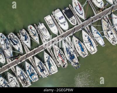 La Rochelle (centre-ouest de la France) : vue aérienne des bateaux dans le port de plaisance "port des Minimes" Banque D'Images