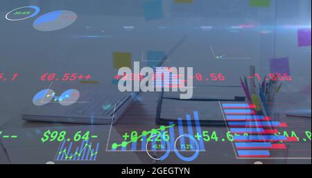 Image numérique composite du traitement des données statistiques par rapport à l'équipement de bureau sur le bureau Banque D'Images