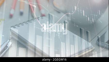 Image numérique composite du traitement des données statistiques par rapport à l'équipement de bureau sur le bureau Banque D'Images