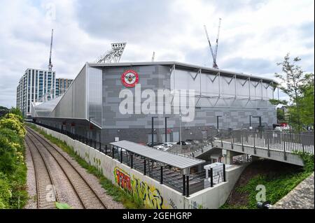 Brentford London , Angleterre , Royaume-Uni - le nouveau stade communautaire de Brentford accueille le club de football de Brentford et l'équipe de rugby irlandaise de Londres Banque D'Images