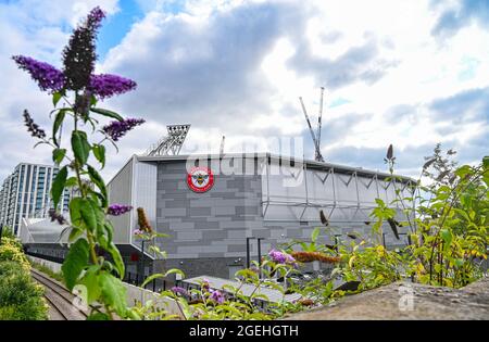 Brentford London , Angleterre , Royaume-Uni - le nouveau stade communautaire de Brentford accueille le club de football de Brentford et l'équipe de rugby irlandaise de Londres Banque D'Images