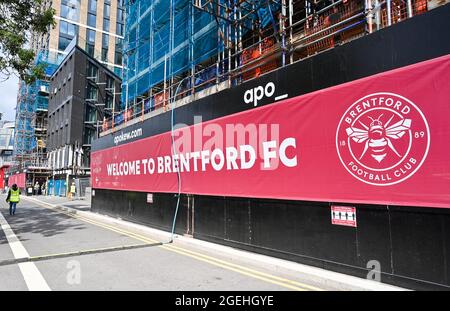 Brentford London , Angleterre , Royaume-Uni - le nouveau stade communautaire de Brentford accueille le club de football de Brentford et l'équipe de rugby irlandaise de Londres Banque D'Images