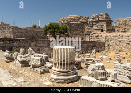 Château de Neratzia ou Château des Chevaliers de Saint-Jean une forteresse médiévale historique près du port dans la ville de Kos, Kos a Dodécanèse, Grèce Banque D'Images