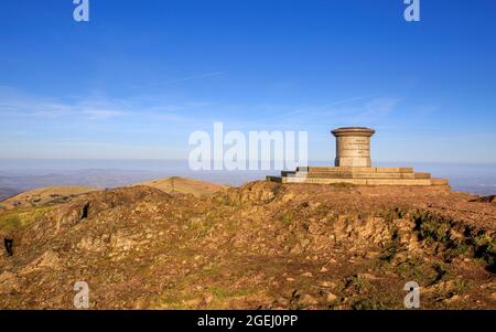 Le Toposcope sur le sommet de Worcestershire Beacon avec North Hill dans la distance, Malvern Hills, Worcestershire, Angleterre Banque D'Images