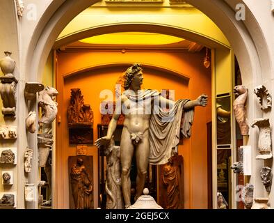 JOHN SOANE'S MUSEUM LONDON LE DÔME ET LA STATUE ROMAINE D'APOLLO BELVEDERE Banque D'Images