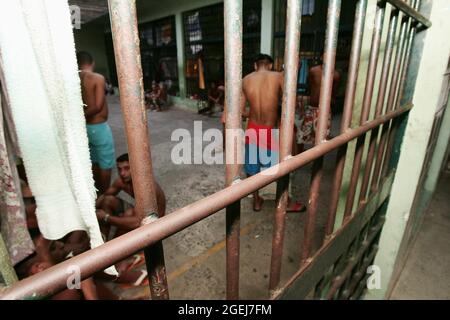 teixeira de freitas, bahia, brésil - 24 novembre 2009 : les détenus sont vus dans les cellules de prison du complexe de police de la ville de teixeira de freitas. Banque D'Images