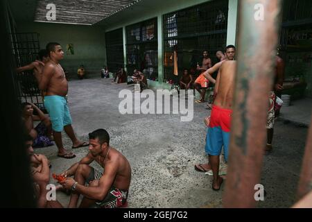 teixeira de freitas, bahia, brésil - 24 novembre 2009 : les détenus sont vus dans les cellules de prison du complexe de police de la ville de teixeira de freitas. Banque D'Images