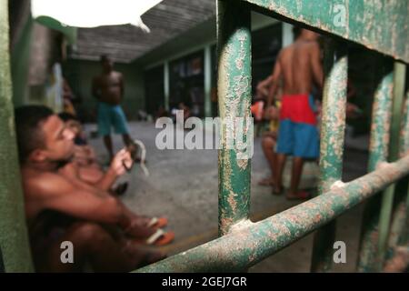 teixeira de freitas, bahia, brésil - 24 novembre 2009 : les détenus sont vus dans les cellules de prison du complexe de police de la ville de teixeira de freitas. Banque D'Images