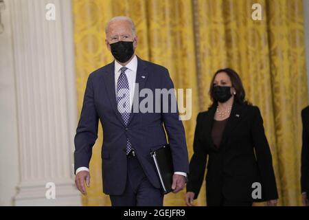 Washington DC, États-Unis. 20 août 2021. Le président des États-Unis, Joe Biden, prononce des remarques sur l'évacuation des citoyens américains et de leurs familles, des demandeurs du SIV et de leurs familles, et des Afghans vulnérables, dans la salle est de la Maison Blanche à Washington, DC, le vendredi 20 août 2021. Credit: Chris Kleponis / Pool via CNP Credit: Abaca Press/Alay Live News Banque D'Images