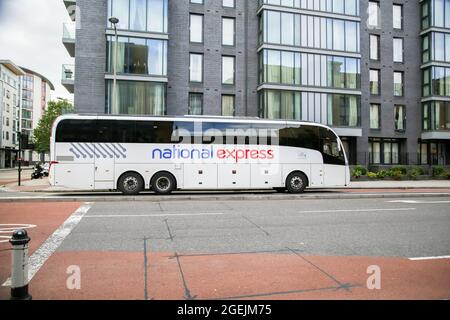 Bristol, Royaume-Uni. 16 août 2021. Un autocar express national vu garé dans la rue à Bristol. (Image de crédit : © Dinendra Haria/SOPA Images via ZUMA Press Wire) Banque D'Images