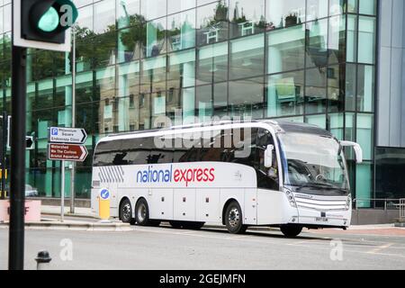 Bristol, Royaume-Uni. 16 août 2021. Un autocar express national vu garé dans la rue à Bristol. (Image de crédit : © Dinendra Haria/SOPA Images via ZUMA Press Wire) Banque D'Images