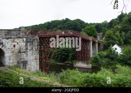 Gorge d'Ironbridge, Shropshire.Vue sur le pont historique, enjambant la rivière Severn.Format paysage. Banque D'Images