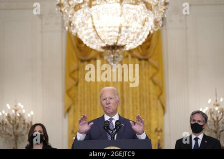 Washington DC, États-Unis. 20 août 2021. Le président des États-Unis, Joe Biden, prononce des remarques sur l'évacuation des citoyens américains et de leurs familles, des demandeurs du SIV et de leurs familles, et des Afghans vulnérables, dans la salle est de la Maison Blanche à Washington, DC, le vendredi 20 août 2021. Credit: Chris Kleponis / Pool via CNP Credit: Abaca Press/Alay Live News Banque D'Images
