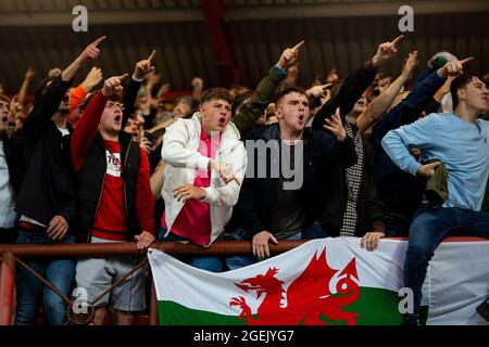 Bristol, Royaume-Uni. 20 août 2021. Les fans de Swansea City célèbrent leur premier objectif. EFL Skybet Championship Match, Bristol City et Swansea City au stade Ashton Gate à Bristol, Avon, le vendredi 20 août 2021. Cette image ne peut être utilisée qu'à des fins éditoriales. Utilisation éditoriale uniquement, licence requise pour une utilisation commerciale. Aucune utilisation dans les Paris, les jeux ou les publications d'un seul club/ligue/joueur. photo de Lewis Mitchell/Andrew Orchard sports Photography/Alamy Live News crédit: Andrew Orchard sports Photography/Alamy Live News Banque D'Images