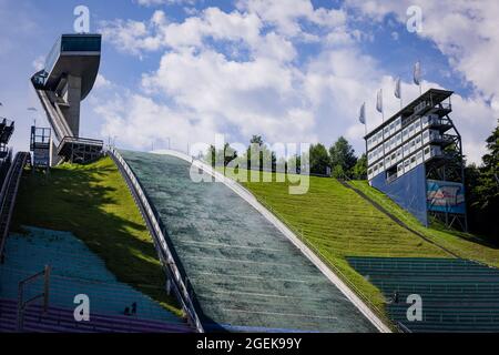 Célèbre saut à ski olympique de Bergisel à Innsbruck - INNSBRUCK, AUTRICHE, EUROPE - 29 JUILLET 2021 Banque D'Images