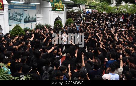 New Delhi, Inde. 20 août 2021. NEW DELHI, INDE - AOÛT 20 : les musulmans chiites ont observé le yaum-e-Ashura, le 10e jour du mois des majalis et processions muharram commémorant le sacrifice suprême de l'Imam Hussain et d'autres membres de la noble famille du prophète Mahomet, à Karbala, le 20 août 2021 à New Delhi, en Inde. (Photo de Mohd Zakir/Hindustan Times/Sipa USA) crédit: SIPA USA/Alay Live News Banque D'Images