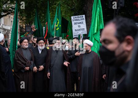 Des centaines de musulmans majoritairement chiites participent à la procession annuelle de l'Ahura Day. Hyde Park, Londres, Royaume-Uni. Banque D'Images