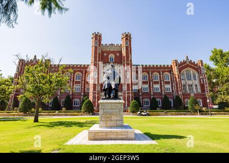 Oklahoma, le 10 AOÛT 2021 - vue extérieure du Evans Hall de l'Université de l'Oklahoma Banque D'Images