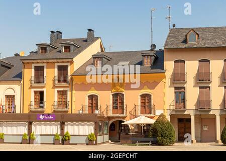 Ponferrada, Espagne. Maison d'Enrique Gil y Carrasco, célèbre poète romantique, sur la Plaza del Ayuntamiento (place de la mairie) Banque D'Images